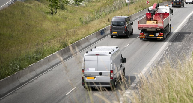 Denne forseelse er alt for udbredt på vejene: Særligt gulpladebiler gør det ofte