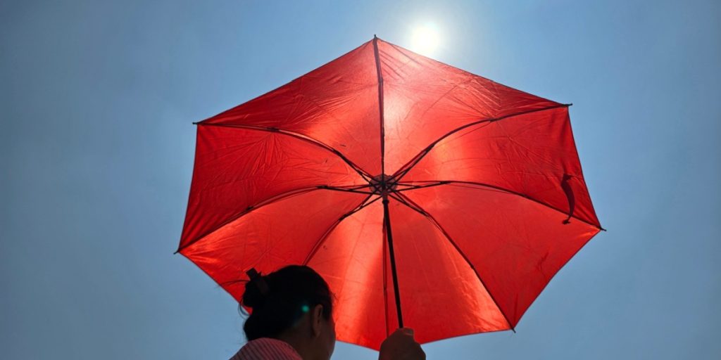 Her er årsagen til, at kroppen bedre kan klare 40 graders varme i tørvejr end 35 grader i regn