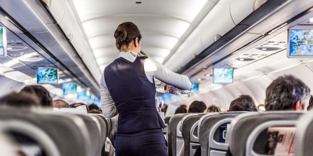 Stewardesse afslører fly-hemmelighed: De vælger en passager til denne opgave på hver eneste flyvning