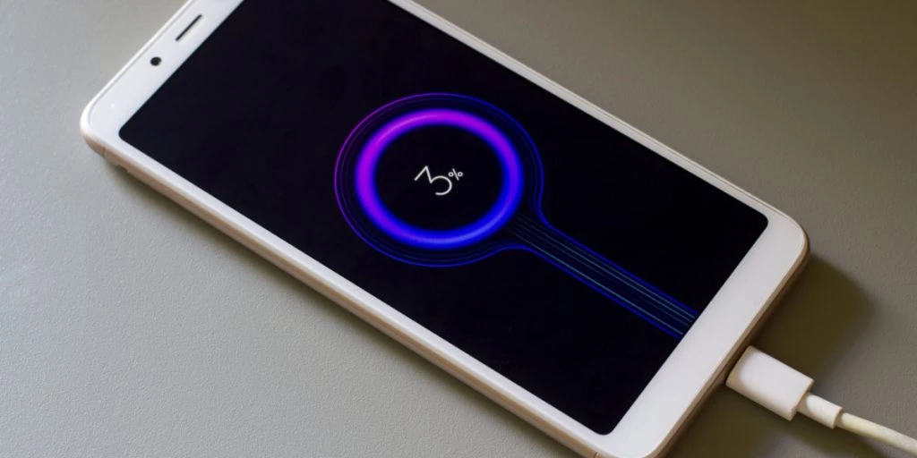 Ejere af disse android-telefoner har fået ny funktion: Den forlænger batteriets levetid markant