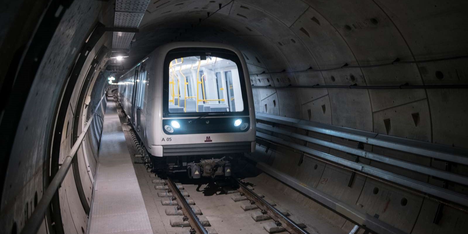 Metrolinjer står stille: Intet bud på, hvornår de kører igen