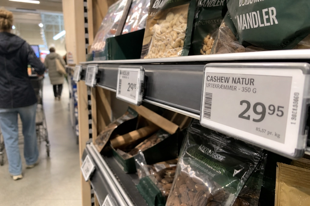 Fødevarepriserne faldt 0,9 procent i juni, mens transport trak inflationen op