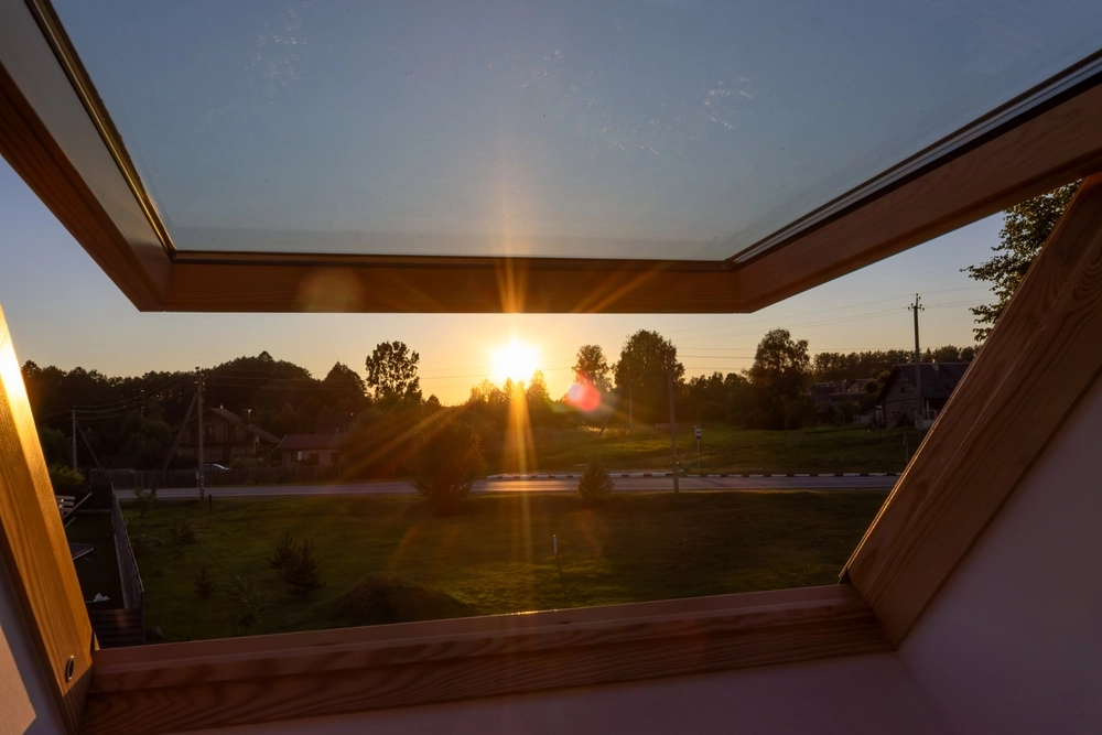 Her er grunden til, at du ikke skal sove med åbne vinduer om sommeren