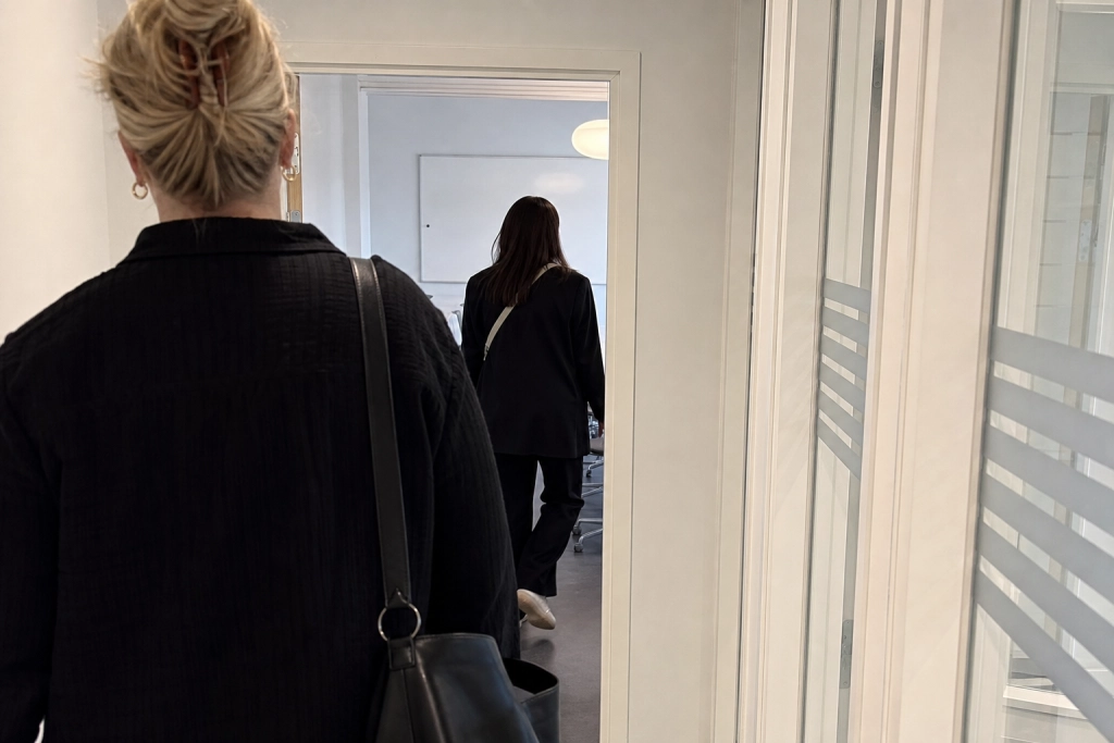 Er du i arbejde og vil efteruddanne dig? Staten kan kompensere for din løn, mens du studerer