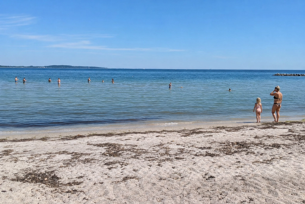 Op til 28 grader søndag: Her er de timer, du ikke bør sidde indenfor
