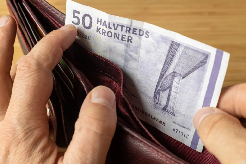 Du kan arbejde som folkepensionist - men fra dette punkt begynder din månedlige udbetaling at falde