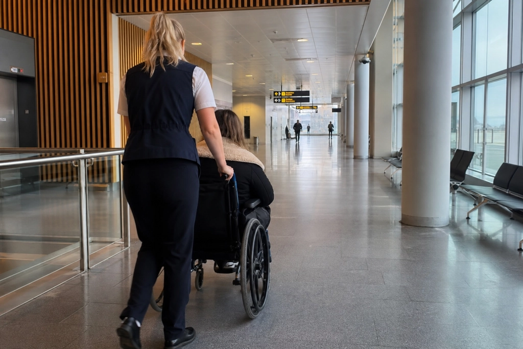 Du har ret til gratis hjælp i lufthavnen, hvis du har svært ved at gå: Her er EU-reglerne, flyselskaberne er forpligtet til at overholde