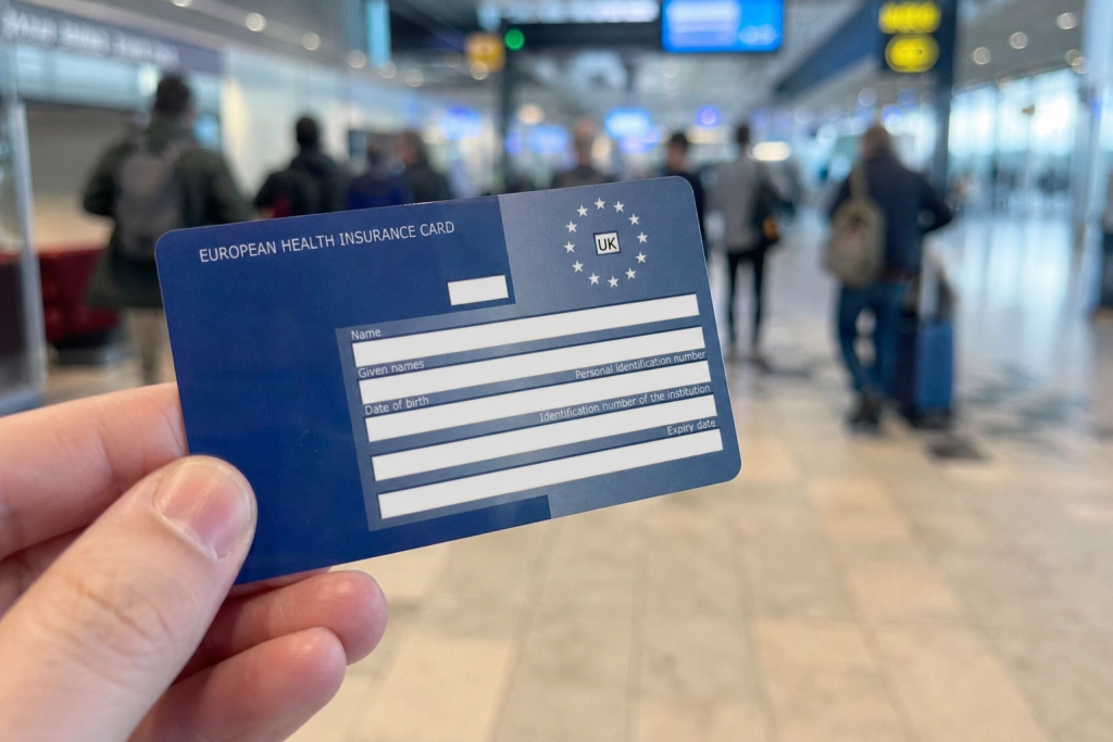 Du har sikkert et europæisk sygesikringskort: Her er, hvad det faktisk dækker i udlandet