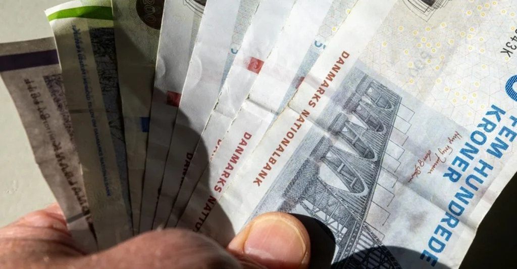 Folkepension: Regeringen vil give 1.000 kroner mere om måneden - men ét afgørende tal mangler endnu